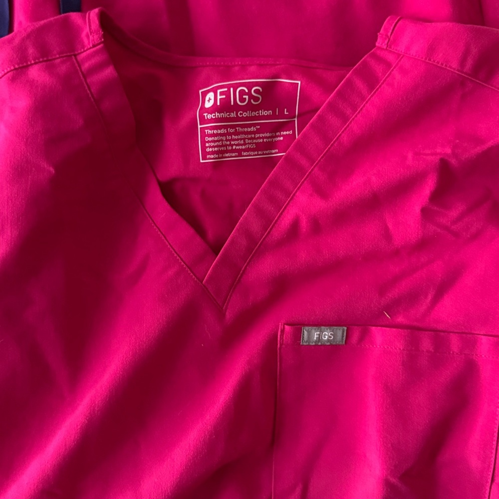 Figs Hot Pink Scrub Set - Picture 2 of 3